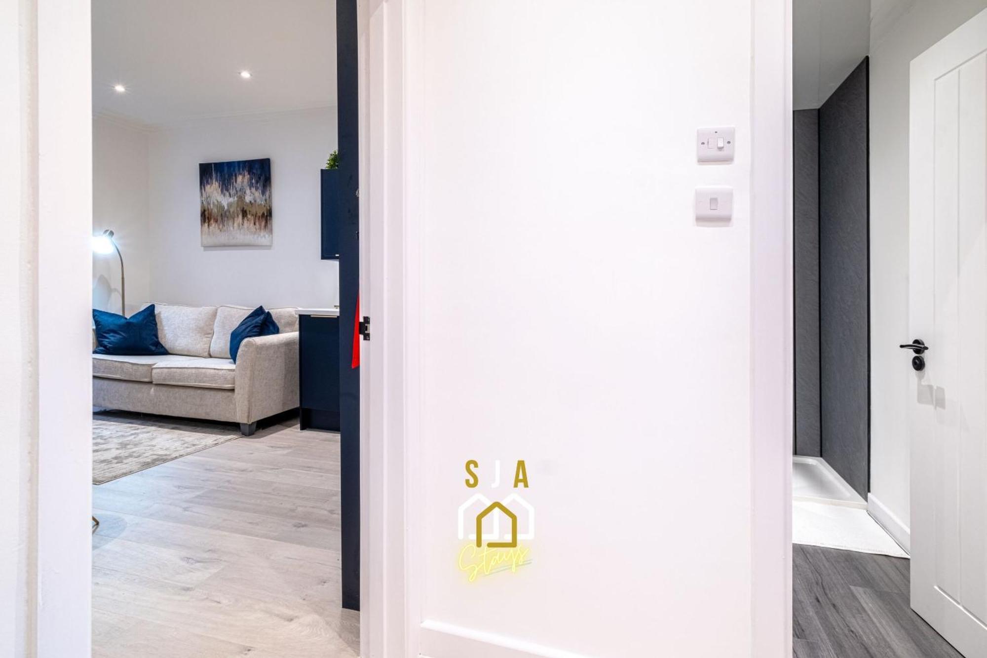 Holburn Hideaway - Sja Stays - Modern 2 Bed Apartment Aberdeen Extérieur photo